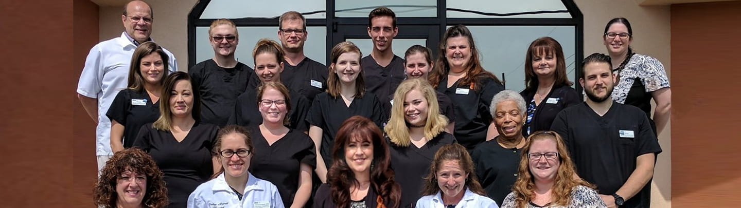 /-/media/2/vca/images/hospitals/united-states/virginia/valley-va/staff/1440x405_valleyva_team2.jpg?rev=748c2ba7dc6b45f8874536e6c7eb9ce4