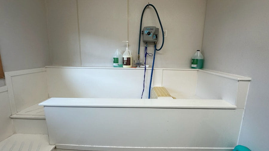 VCA Timpanogos Animal Hospital Resort Bathtub