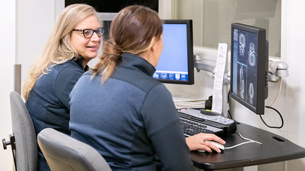 VCA ASEC veterinarians reading a digital radiographs